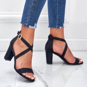 Kaensi - Black Crisscross-Strap Block-Heel Sandal - size 8 - new